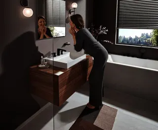 Hansgrohe 4-Loch Wannenarmatur Vivenis F-Set Wannenrandmontage mit sBox mattschwarz – Bild 5