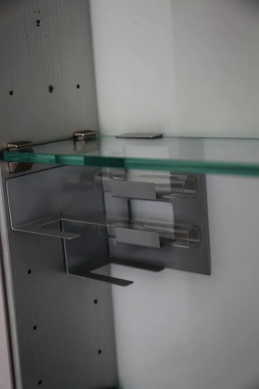 SP Schminkpinsel und Rasiererhalterung 110 x 120 x 110 mm mit Schrank
