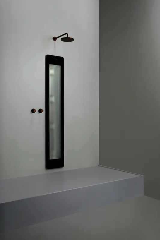 Sunshower Round line Large One Black nur IR (H185 x B33 x T12 cm)
