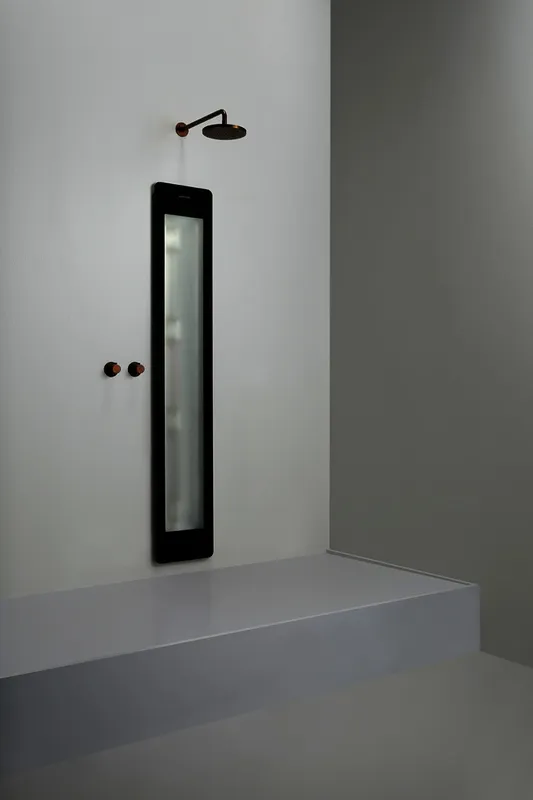Sunshower Round line Large Plus Black IR + UV (H185 x B33 x T12 cm)