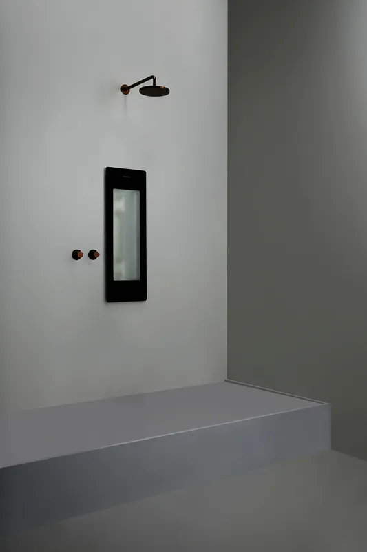 Sunshower Round line Small Plus Black IR + UV (H95 x B33 x T12 cm)