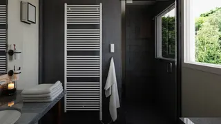 Zehnder Design-Heizkörper Toga elektr. IHC TGZSS180060ECZD 1888x70x605 RAL 9016 – Bild 2