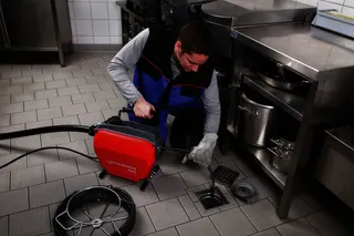 Rothenberger R600 Rohrreinigungsmaschine mit Führungsschlauch – Bild 3