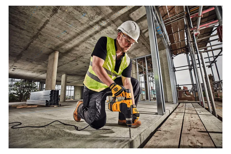 DEWALT Kombihammer SDS-plus 30mm 950Watt