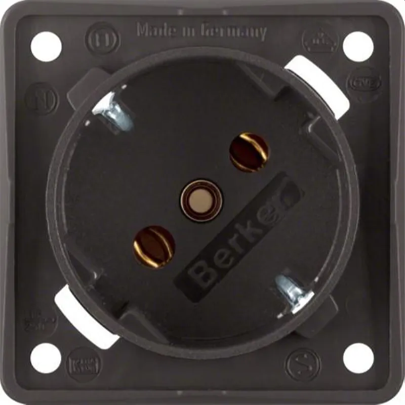 Berker SCHUKO-Steckdose M3841852521 45Grad braun matt