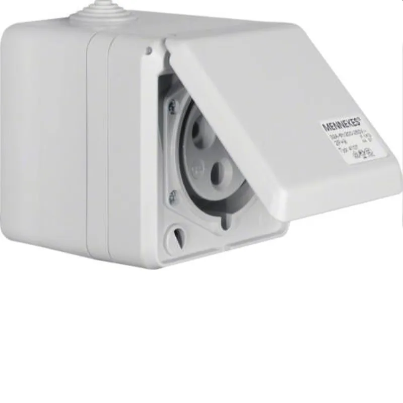 Berker CEE-Steckdose M3578401 32A 3polig AP