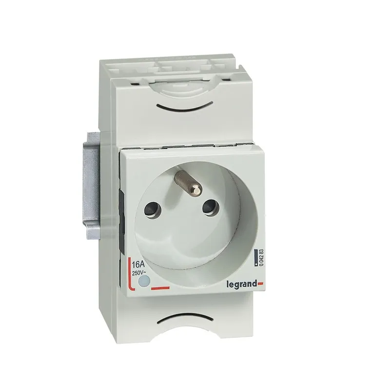 Legrand Schaltschranksteckdose 004283 VT 2P+E Glim.,fr