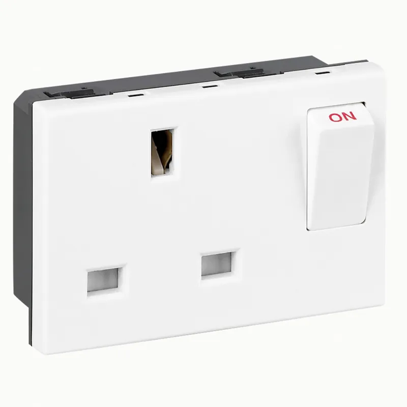 Legrand Steckdose 572130 MSC Britisch SK 3mod ws