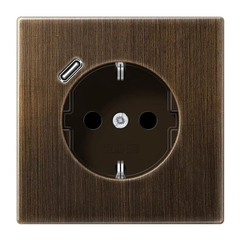 Jung SCHUKO Steckdose 16 A 250 V ~, mit USB-Ladegerät 1 x Typ C, SAFETY+, Serie LS, Messing antik ME1520-18CAT