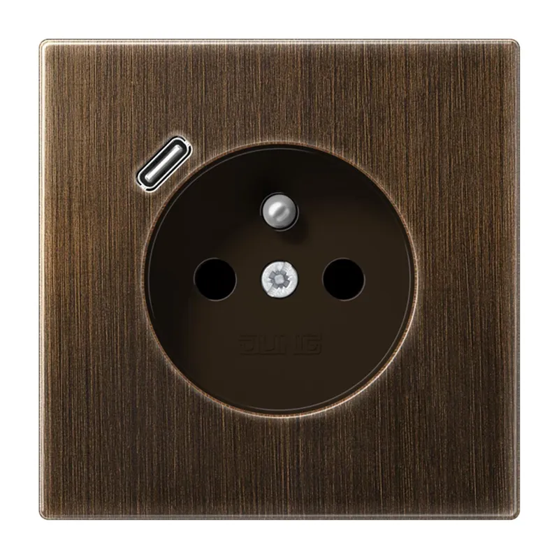 Jung Steckdose, französisch/belgisches System 16 A 250 V ~, mit USB-Ladegerät 1 x Typ C, SAFETY+, Serie LS, Messing ME1520F-18CAT