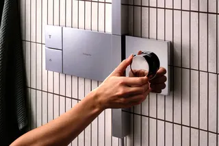 Hansgrohe Showerpipe Raindance Alive Q 210/340 1jet mit Thermostat chrom – Bild 5