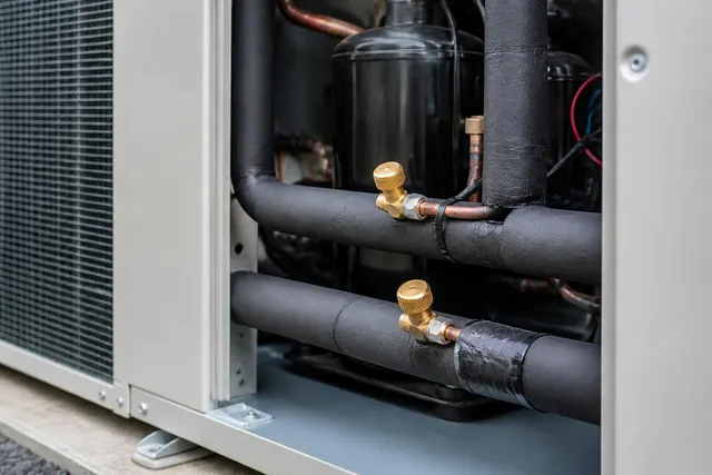 Kältemittelleitungen und Anschlüsse einer Wärmepumpe