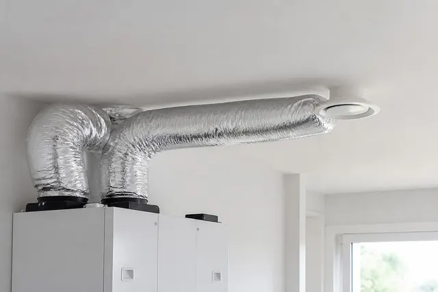 Lüftungsrohr an einer Wohnraumlüftungsanlage