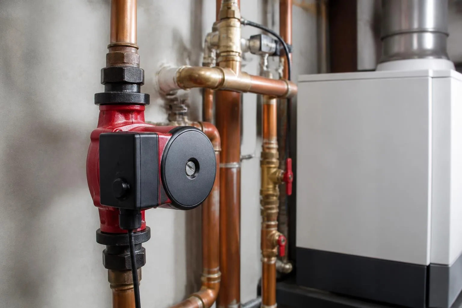 Heizungsumwälzpumpe in der Vorlaufleitung einer Heizungsanlage